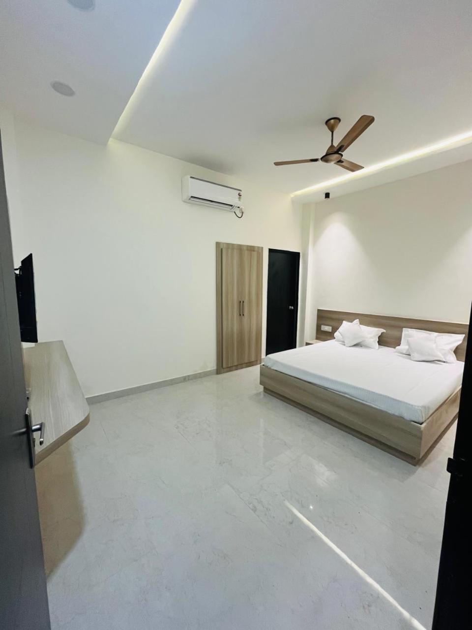 Log Inn Banaras Varanasi Exterior photo
