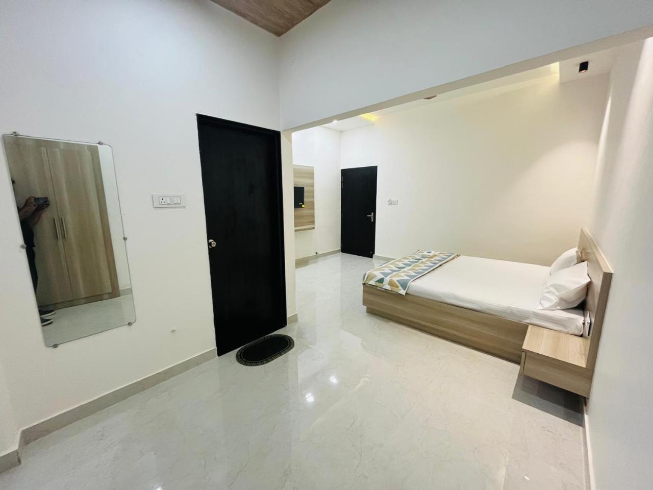 Log Inn Banaras Varanasi Exterior photo
