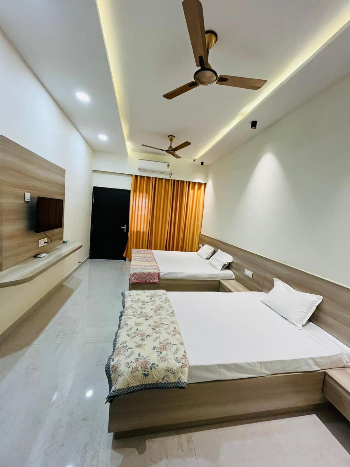 Log Inn Banaras Varanasi Exterior photo