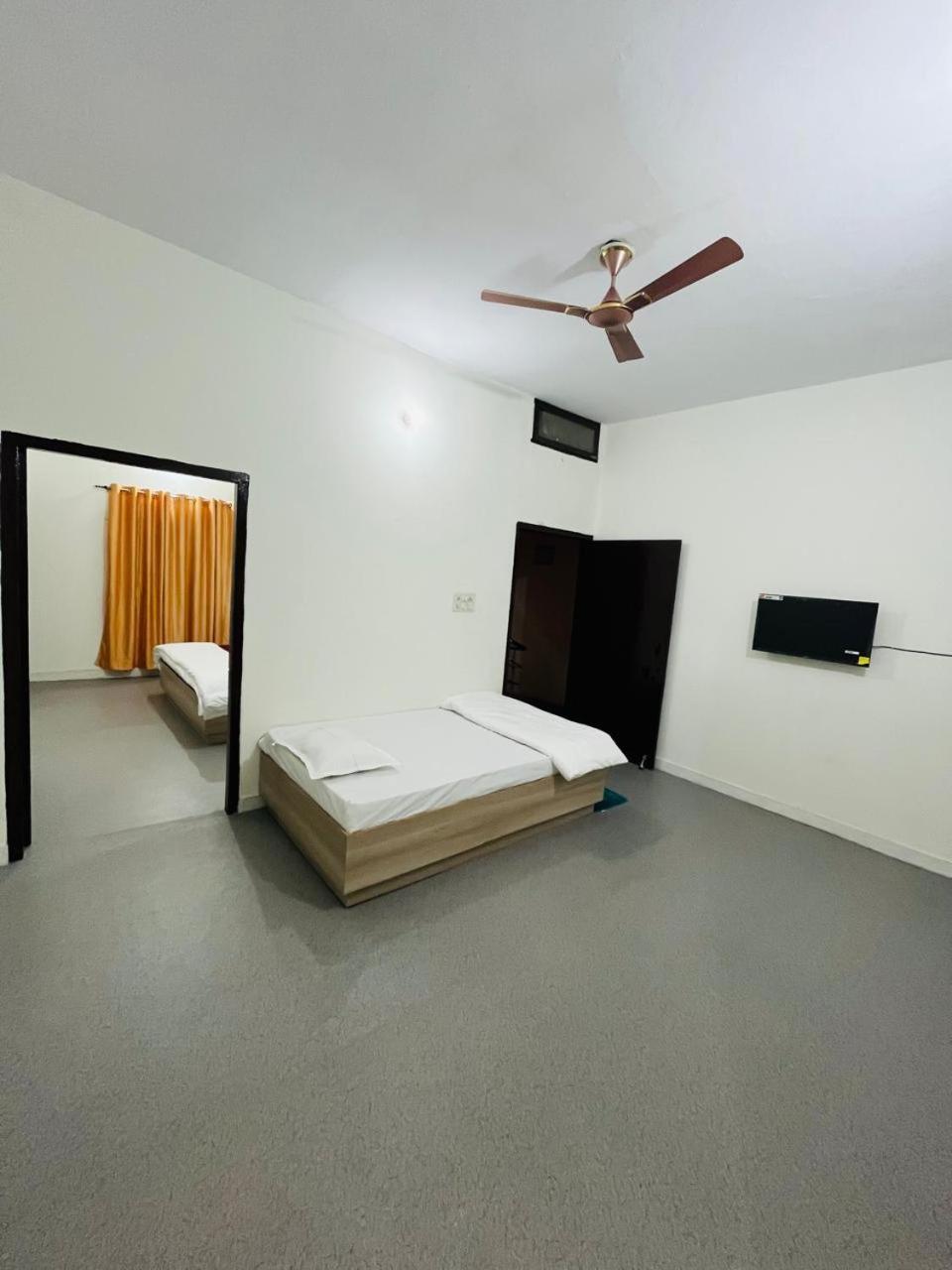 Log Inn Banaras Varanasi Exterior photo